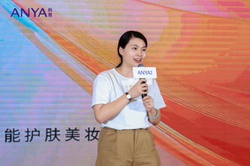 光子嫩肤“聚力向上耀启新程” 第七届韩雅818高功用护肤美妆节浩大启幕(图4)